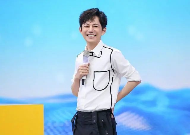 何炅|携绯闻女友聚餐，46岁何炅这算是官宣？