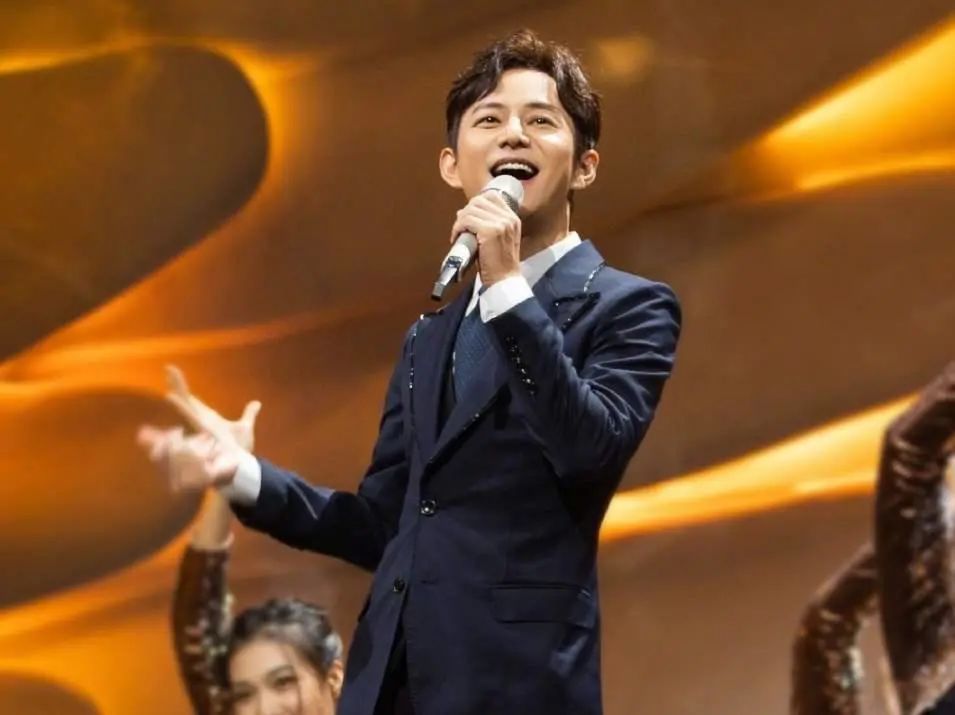 何炅|携绯闻女友聚餐，46岁何炅这算是官宣？