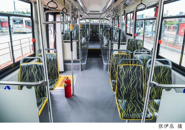 贴心服务让出行无忧,上海今年将新增2177辆多功能无障碍公交车_腾讯