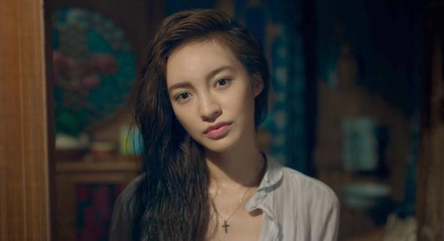 一次看到她,就是在李现主演的电影《抵达之谜》中,她饰演女主李冬冬