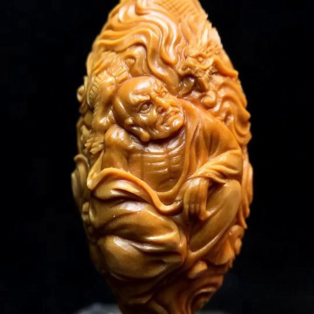 2大核雕刻,比例准确,人物特点刻画鲜明,神态表达非常到位,背面刻长青