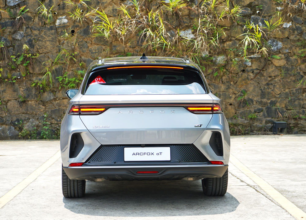 北汽没让人失望豪华suv上市2419万起刘宇不计成本