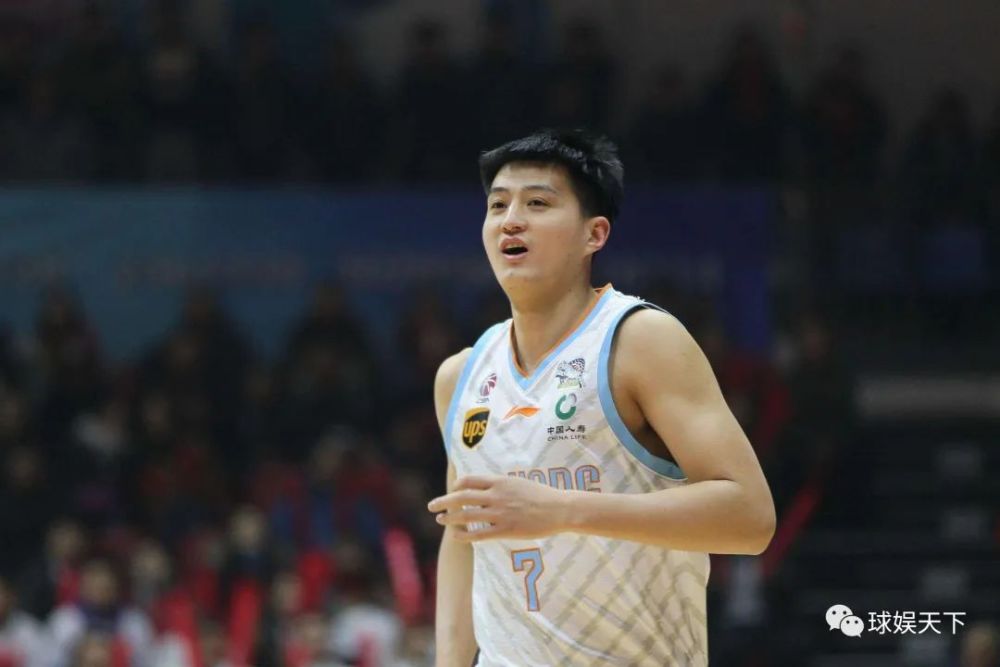 冠军内线换队威力不减