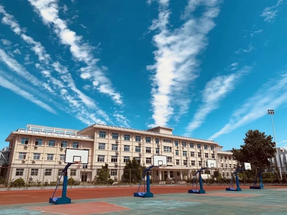 《校园秋日美》北京理工大学附属实验学校《秋色》通州区潞河中学