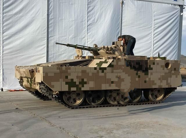 五对轮老当益壮,改款重型步兵战车涅盘重生,效果如何尚待检验