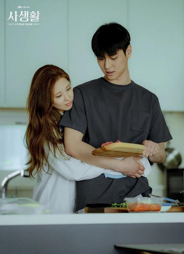 每周三,周四 少女时代的忙内徐贤搭档《请回答1988》的高庚杓,会擦出