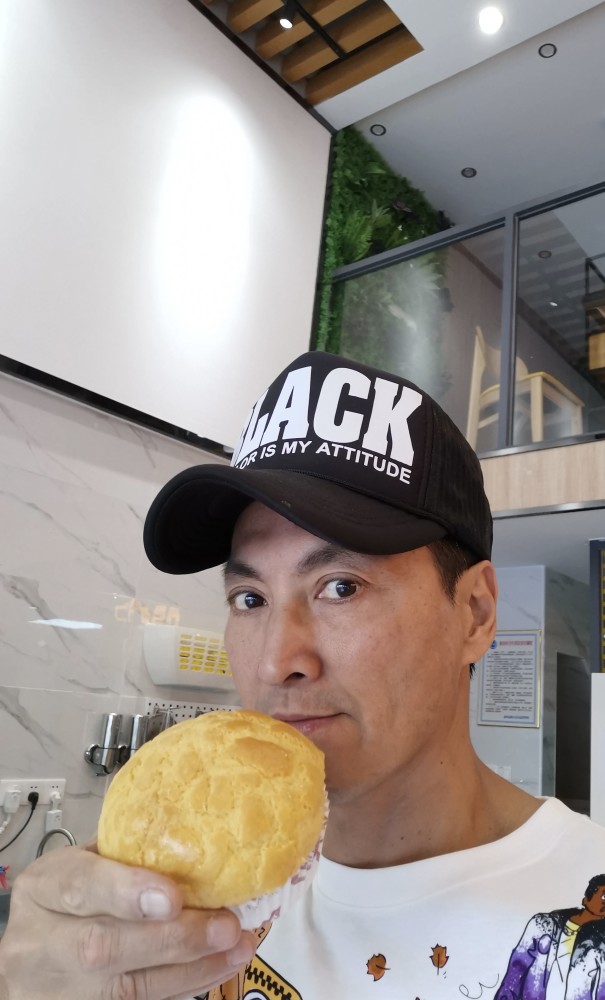 何家劲频频内地走穴捞金,60岁颜值身材极佳,转型商人身家过亿