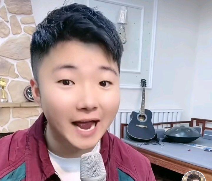 网红签下明星白小白是第一个王蓉也是第一个