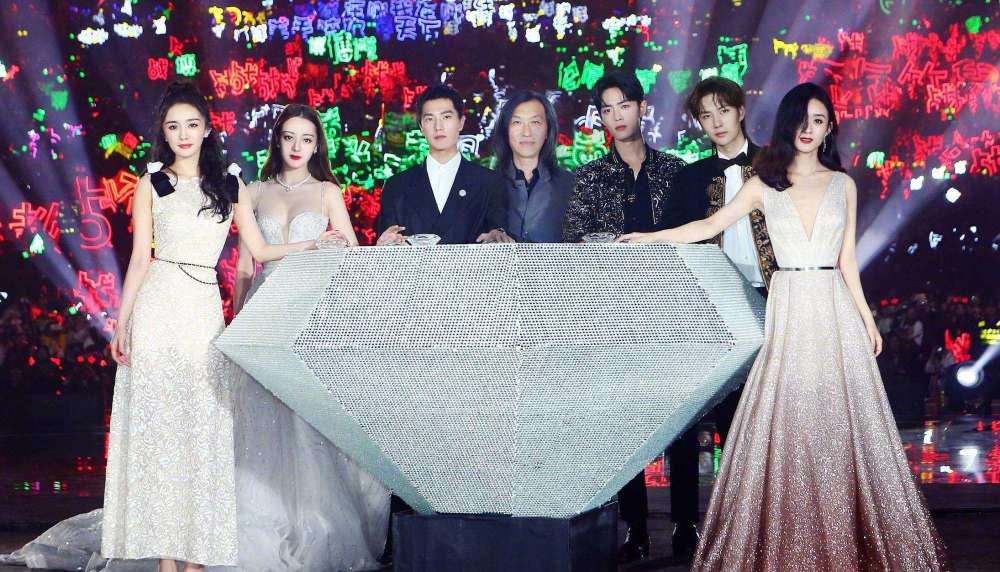 王一博|肖战和王一博各自新剧片花公布，王一博搭赵丽颖，肖战与95后的她