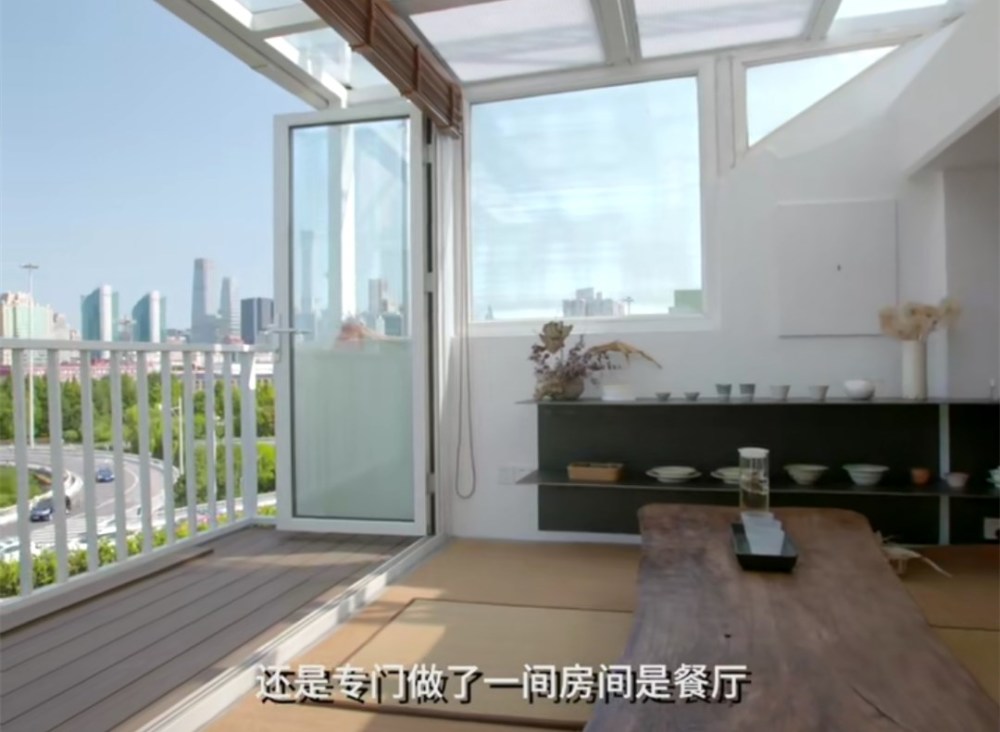 阳台|北京蜗居豪宅！夫妻在小空间里将日子过成了诗，一家四口其乐融融