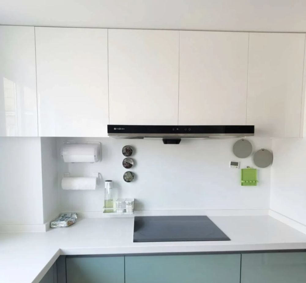 厨房墙面别贴瓷砖了,达人都在用珐琅板,好打理,还方便收纳!_腾讯新闻