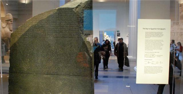 象形文字|埃及一块神秘石碑，学者无法解读，却被法国小伙用“汉语”破译