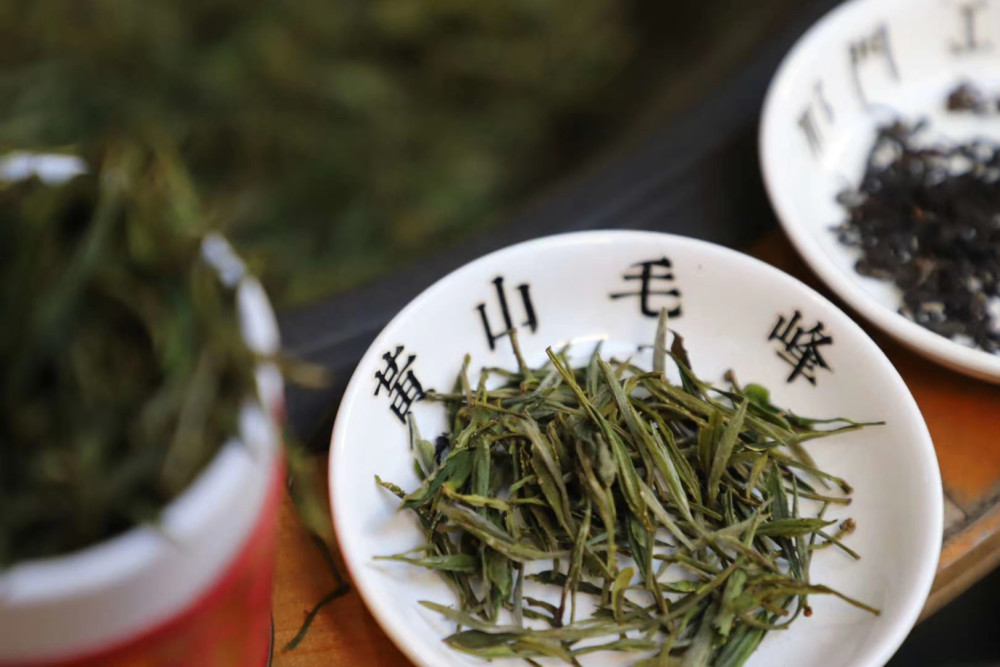 徽州城中间秋风枕山伴水桂香浓