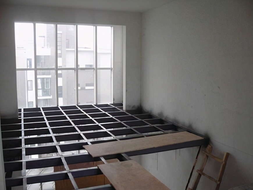 买套层高3.5米公寓,花2万做个小隔层,一层变两层和别墅一样