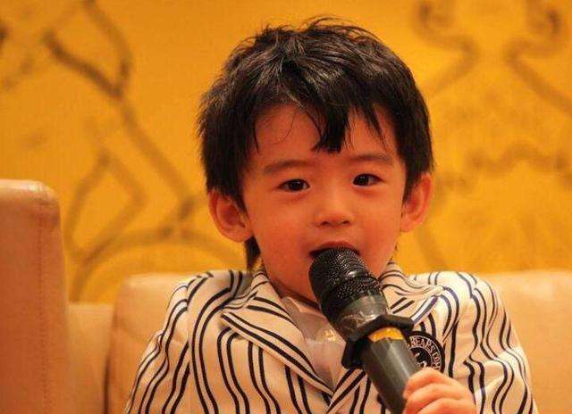 谢振轩被问是否希望妈妈再嫁?对此他只说了七个字!网友:好心疼