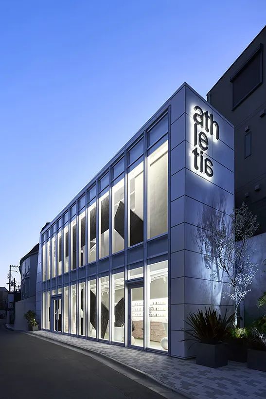 日本知名事务所用可回收材料打造了一家护肤品店