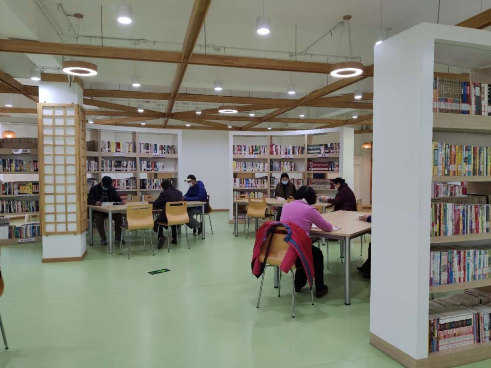 东湖街道|久违了！东湖街道图书馆恢复开放，居民读书“充电”忙