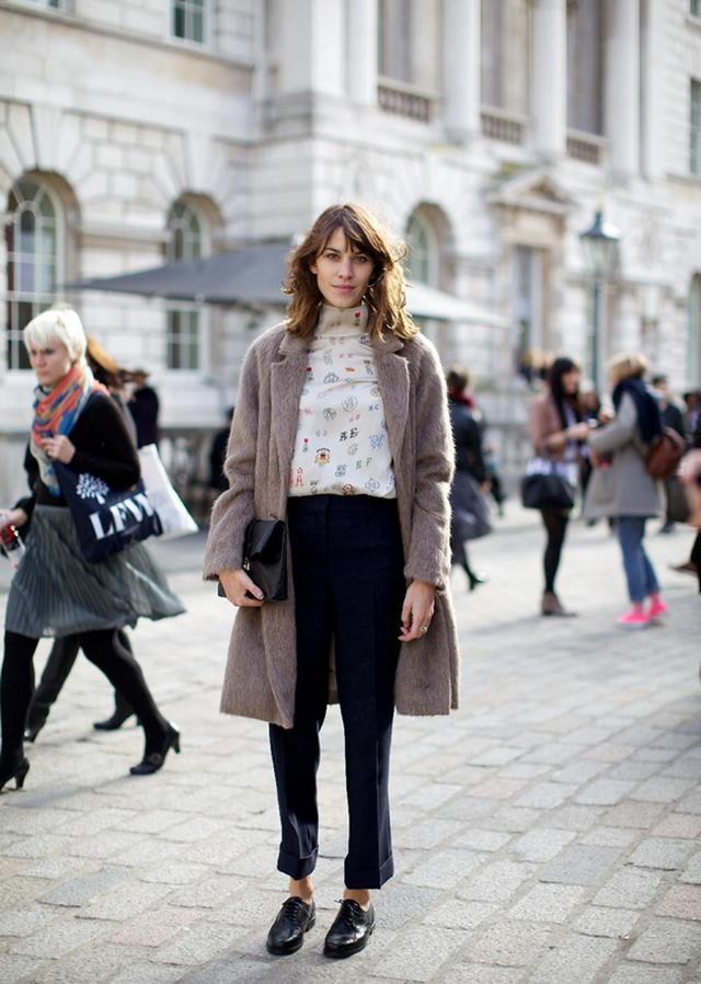 马丁靴早就"失宠"了!如今"布洛克鞋"正当红,利落时髦还百搭