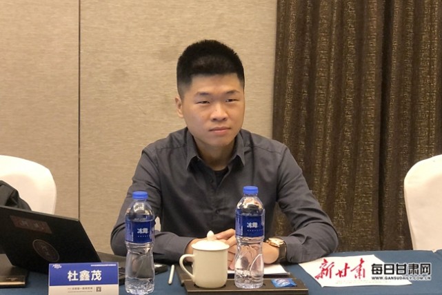 新甘肃·每日甘肃网记者袁志伟摄在与上海喜马拉雅科技有限公司洽谈中