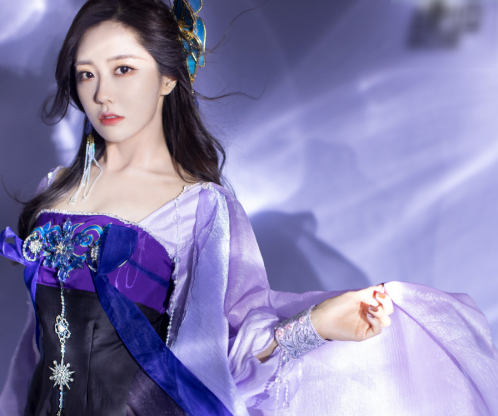 硬糖少女王艺瑾紫色古装大片看清这身材和颜值门面没跑了