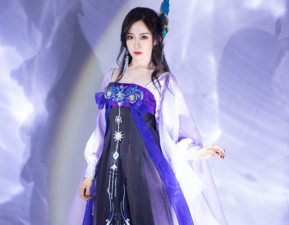 硬糖少女王艺瑾紫色古装大片看清这身材和颜值门面没跑了