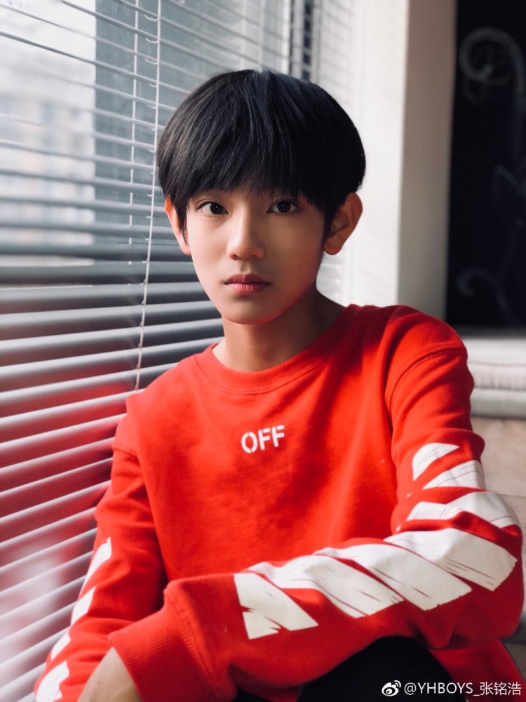 这么野!16岁男爱豆约素人被曝,女方也不是什么好鸟