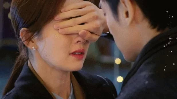 《半是蜜糖半是伤》罗云熙&白鹿10个吻戏!每个吻都让人羡慕