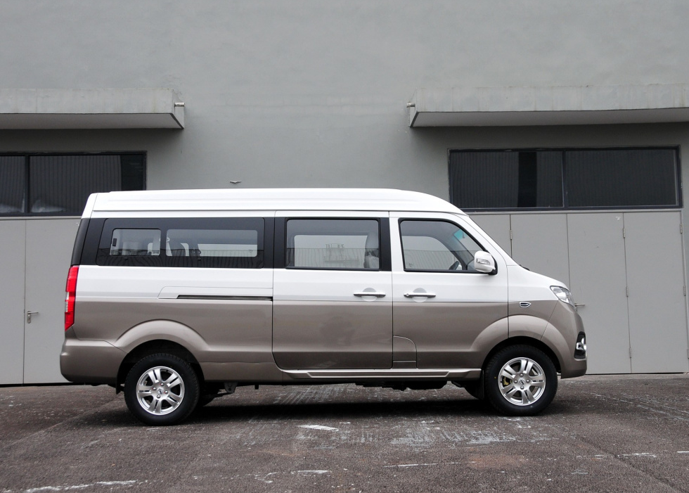 508万的华晨微面空间远胜五菱荣光配大七座国六拉货的小帮手