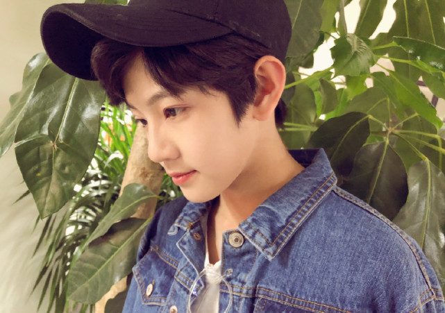 乐华旗下15岁艺人张铭浩被曝谈恋爱聊天截图曝光疑遭开除