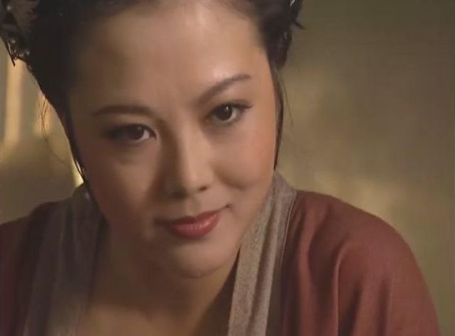 第一位是母夜叉孙二娘,她是三名女将领其中之一.