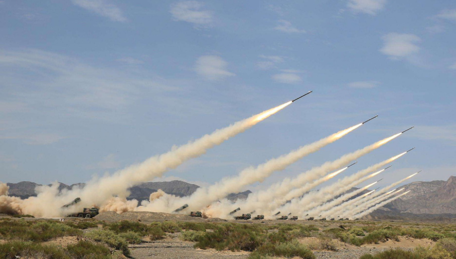 全营齐射威力超90枚导弹解放军新型火箭炮治愈火力不足恐惧症