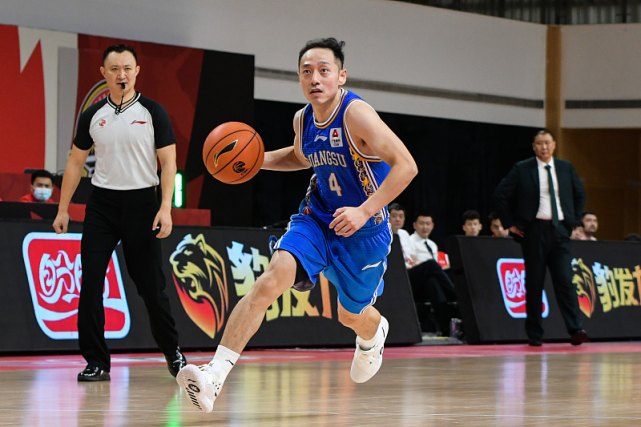 史鸿飞31分生涯新高!助李楠cba首胜,已扮演球队"传帮带"角色