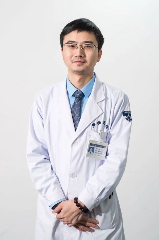 罗军,是舟山首届中国医师节"最美医师"称号获得者,浙江省"医坛新秀"