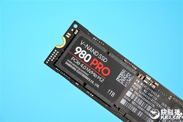 这次980 pro不再使用mlc,而是tlc,1tb版寿命为600tbw,比上一代970 pro