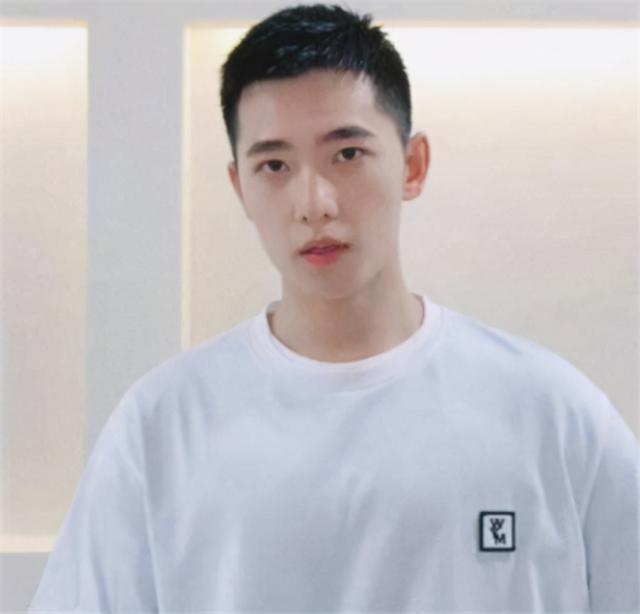 耐看男星寸头发型杨洋阳光王一博酷帅看到肖战太帅了