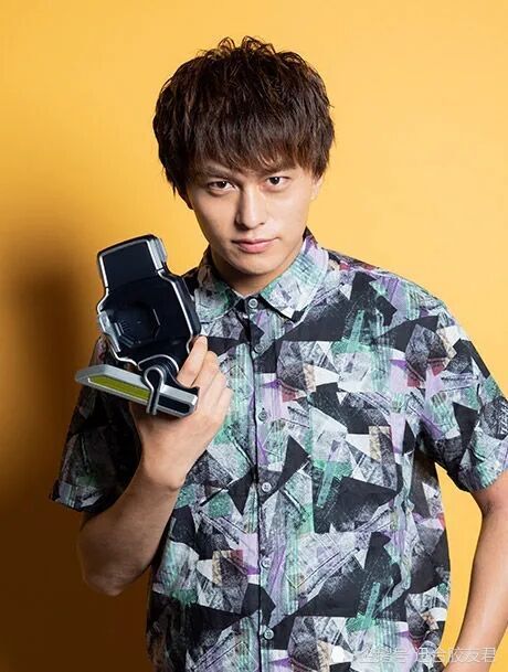 假面骑士铠武 Csm宣传纪念 主演佐野岳 小林豊为其打call 腾讯新闻