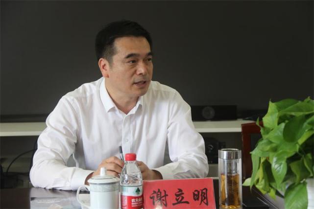 27日上午召开座谈会.座谈会由石桥头镇党委副书记,镇长黄建主持.