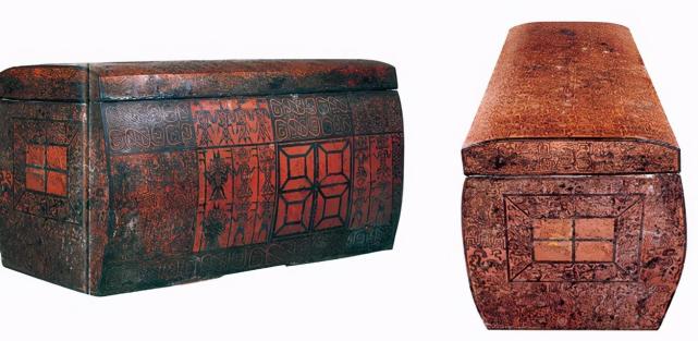 在主棺室,专家发现墓主的棺椁竟然重达9吨,仅棺盖就重2吨,棺有内外两