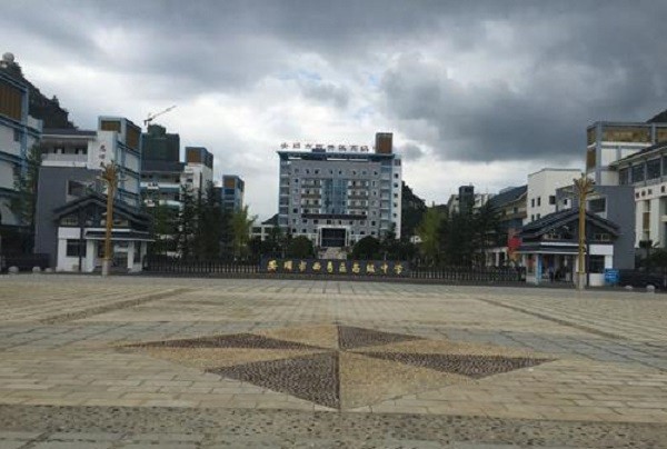 5,安顺市西秀区高级中学安顺市西秀区高级中学是安顺市的新兴现代化