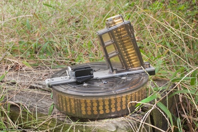 超大弹容量的a180冲锋枪它的变体比本尊更有特色