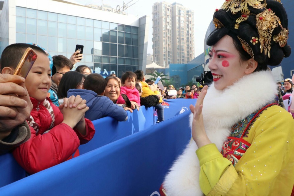 不倒翁小姐姐皮卡晨结婚啦,新郎官:我保护你,你保护大唐文化_腾讯新闻