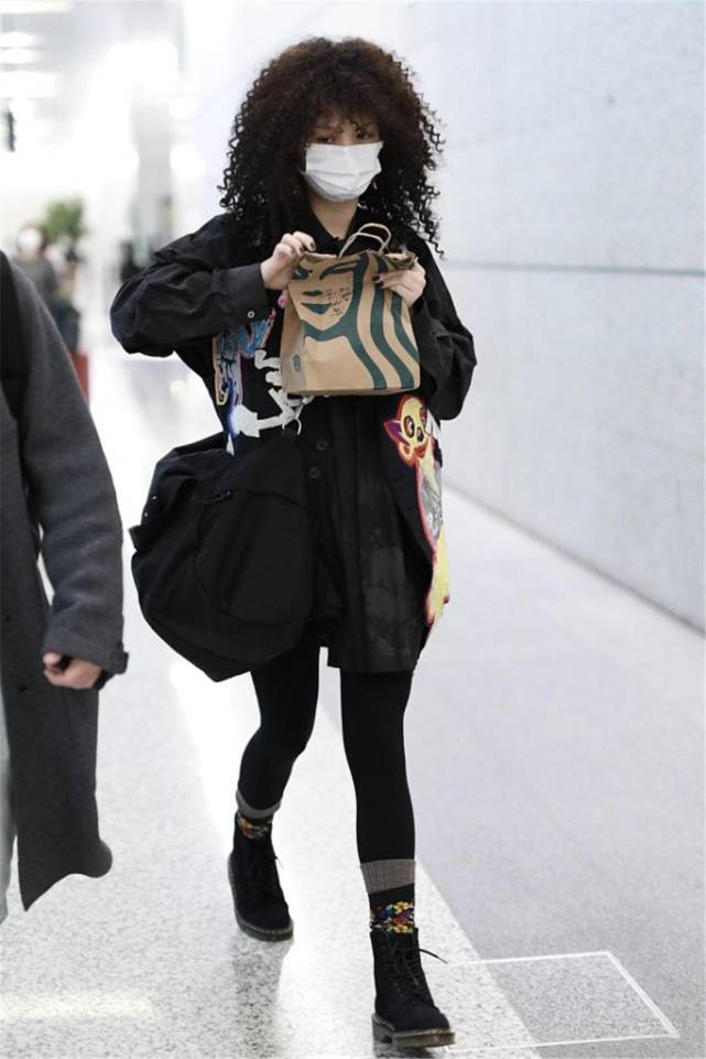 娱乐圈从来不缺漂亮的女演员,所以春夏从来没有想过要去变得更漂亮