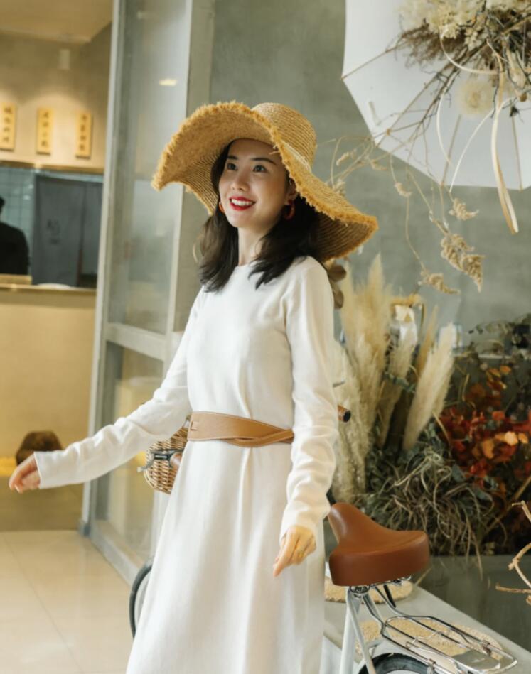 张大奕|总裁夫人PK张大奕带货，一袭白色束腰长裙气质脱俗，烈焰红唇气场强大