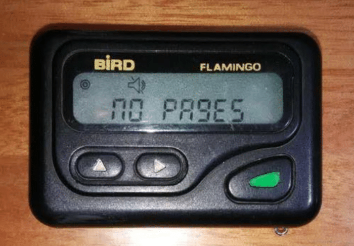 多年过去了还有人记得bb机如今还能拨通传呼台的电话吗