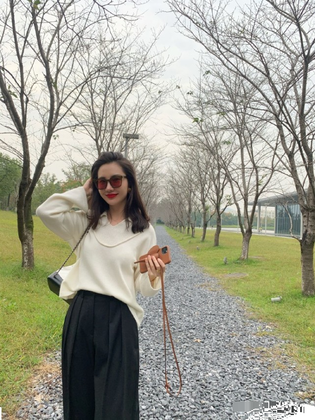 张大奕|总裁夫人PK张大奕带货，一袭白色束腰长裙气质脱俗，烈焰红唇气场强大