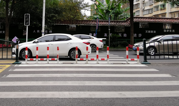 岔路多,加装一个信号灯真的太有必要了,特别是人行道的红绿灯,为市民