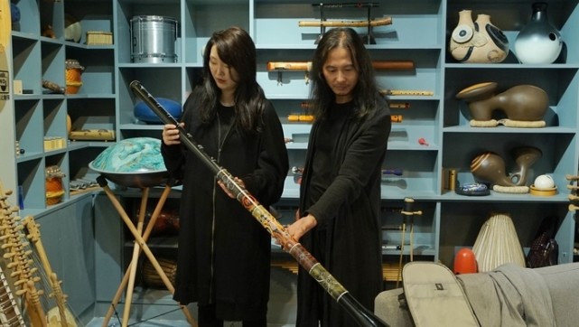 一弦琴 巫毒鼓 迪吉里杜管 这对上海夫妻收藏了1000多种乐器 毒鼓 乐器