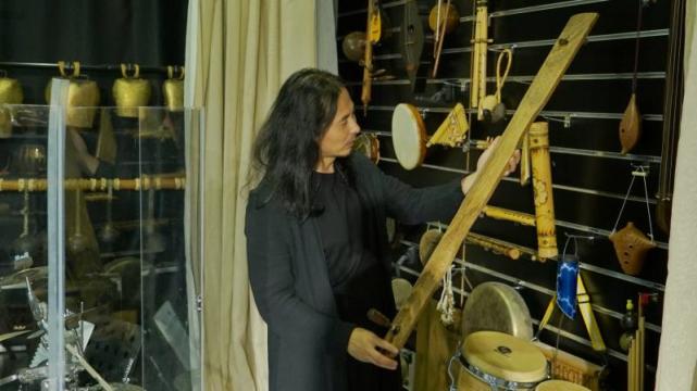 一弦琴 巫毒鼓 迪吉里杜管 这对上海夫妻收藏了1000多种乐器 毒鼓 乐器