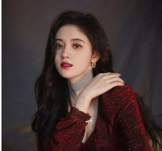 鞠婧祎|这么玻璃心，还挺败路人缘的