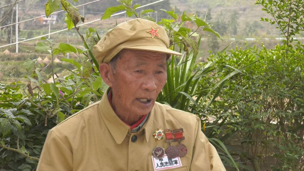 抗美援朝娃娃兵李忠明三代传递报效祖国接力棒